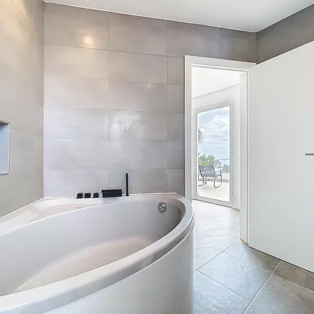 Breeze House 1 By Atlantic Caniço